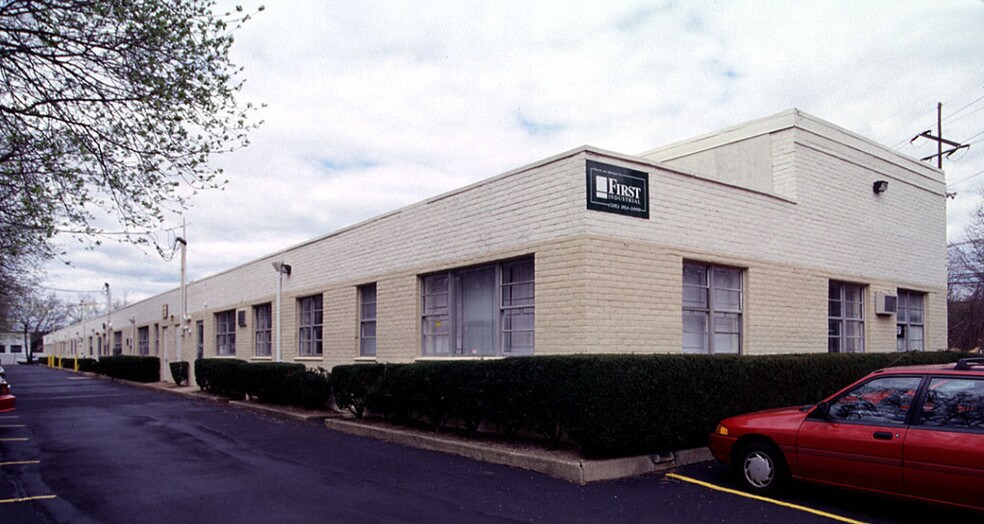 201-223 Park Ave, Hicksville, NY à louer - Photo de l’immeuble – Image 2 sur 17