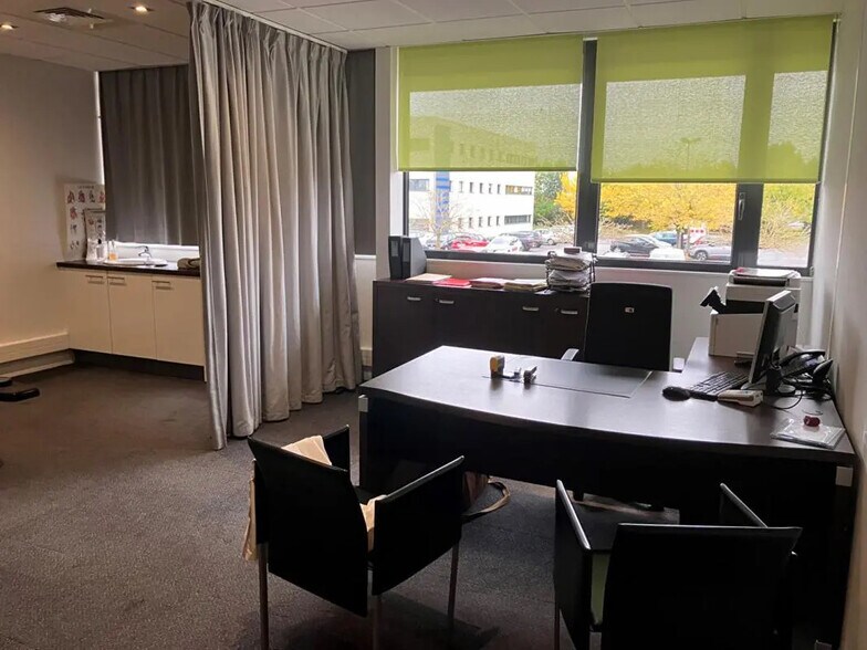 Bureau dans Saint-Cyr-sur-Loire à vendre - Photo de l’immeuble – Image 1 sur 4