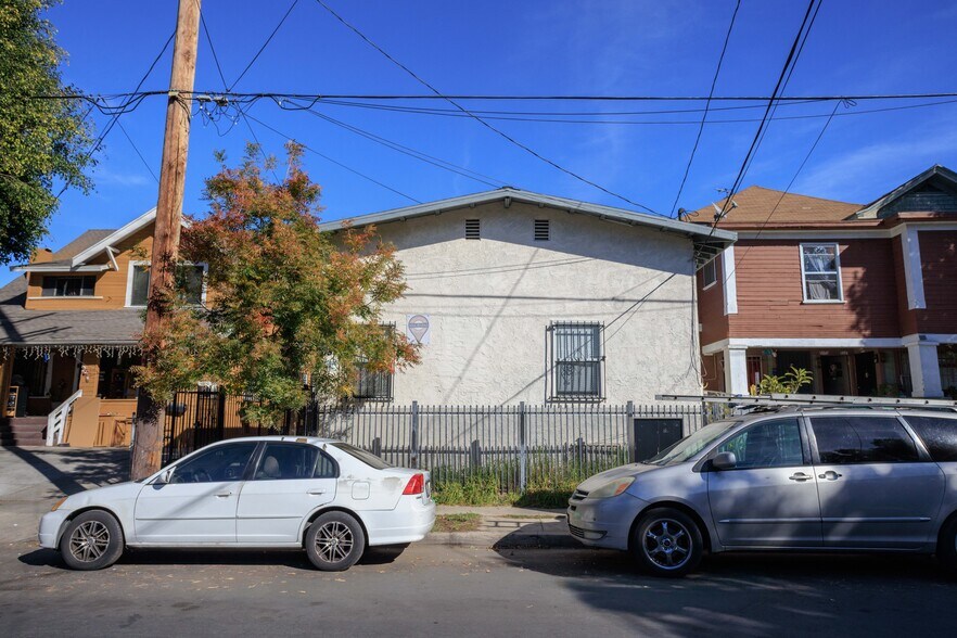 313 E 36th St, Los Angeles, CA à vendre - Photo principale – Image 1 sur 9