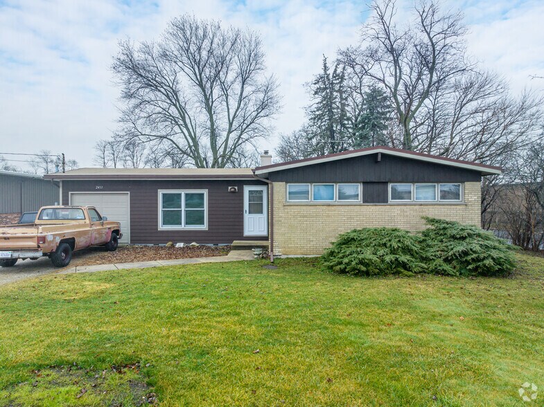2411 Warrenville Rd, Downers Grove, IL à vendre - Photo de l’immeuble – Image 2 sur 6