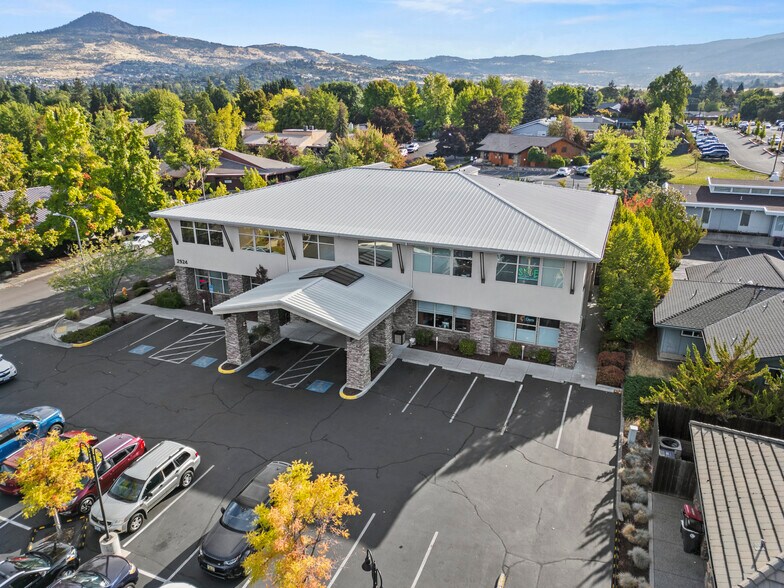 2924 Siskiyou Blvd, Medford, OR à vendre - Photo de l’immeuble – Image 1 sur 11