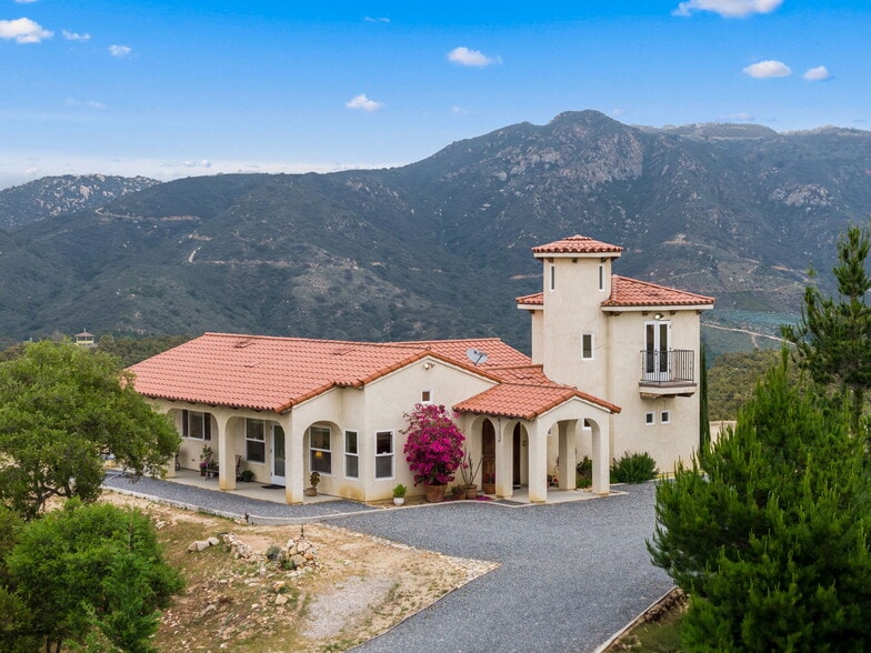 2389 Eric Rd, Fallbrook, CA à vendre - Photo principale – Image 2 sur 56