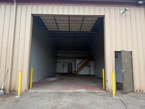 6 Riverside Dr, Ansonia, CT à louer Photo de l’immeuble– Image 2 sur 3