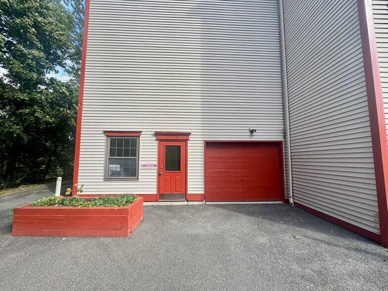 24 West Rd, Ellington, CT à vendre - Photo de l’immeuble – Image 2 sur 18