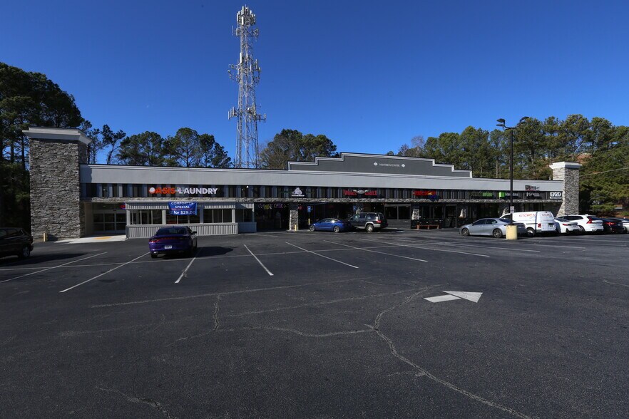 8540 Roswell Rd, Atlanta, GA à louer - Photo de l’immeuble – Image 2 sur 8