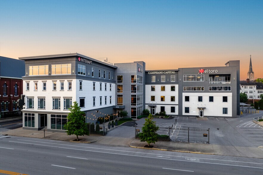 552 E Market St, Louisville, KY à louer - Photo de l’immeuble – Image 1 sur 36