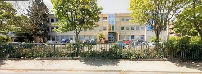 Plus de détails pour Avenue Des Frenes, Montigny-le-Bretonneux - Local d’activités à vendre