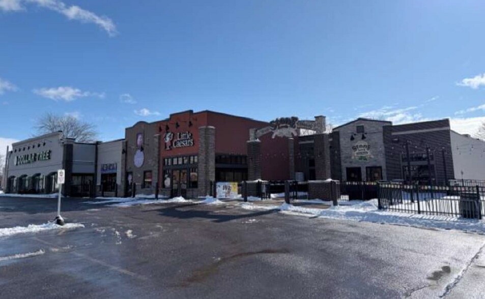 133-137 W Main St, Little Chute, WI à louer - Photo de l’immeuble – Image 2 sur 7
