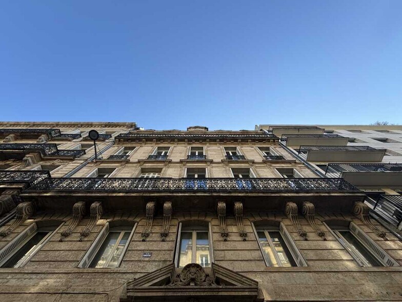 Bureau dans Bordeaux à vendre - Photo de l’immeuble – Image 3 sur 11