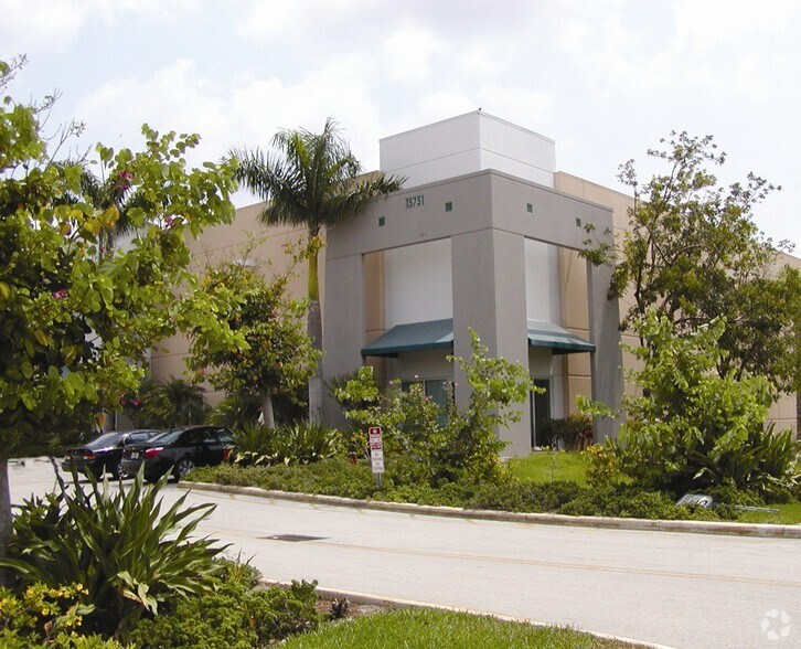 15951 SW 41st St, Davie, FL à louer - Photo de l’immeuble – Image 3 sur 11