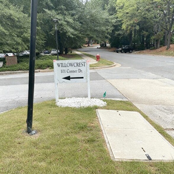 101 Conner Dr, Chapel Hill, NC à louer - Photo de l’immeuble – Image 2 sur 20