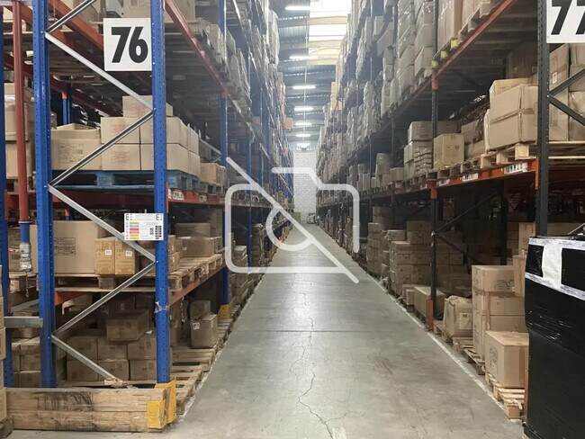 Plus de détails pour Bureau, Industriel/Logistique à louer