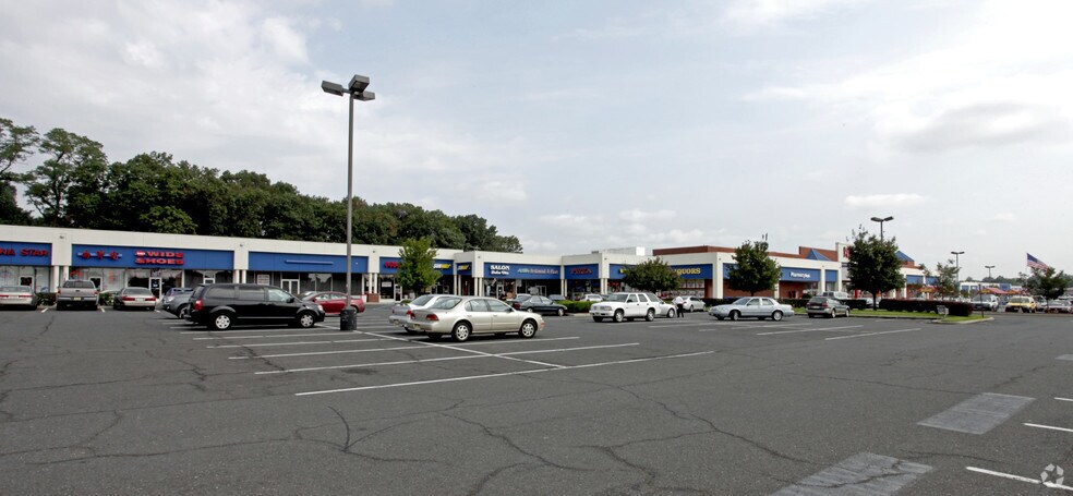 561 US Highway 1, Edison, NJ à louer - Photo principale – Image 1 sur 5