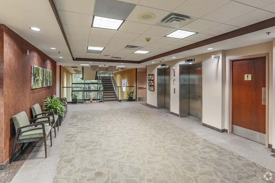 6700 N Rochester Rd, Rochester Hills, MI à louer - Photo intérieure – Image 3 sur 6