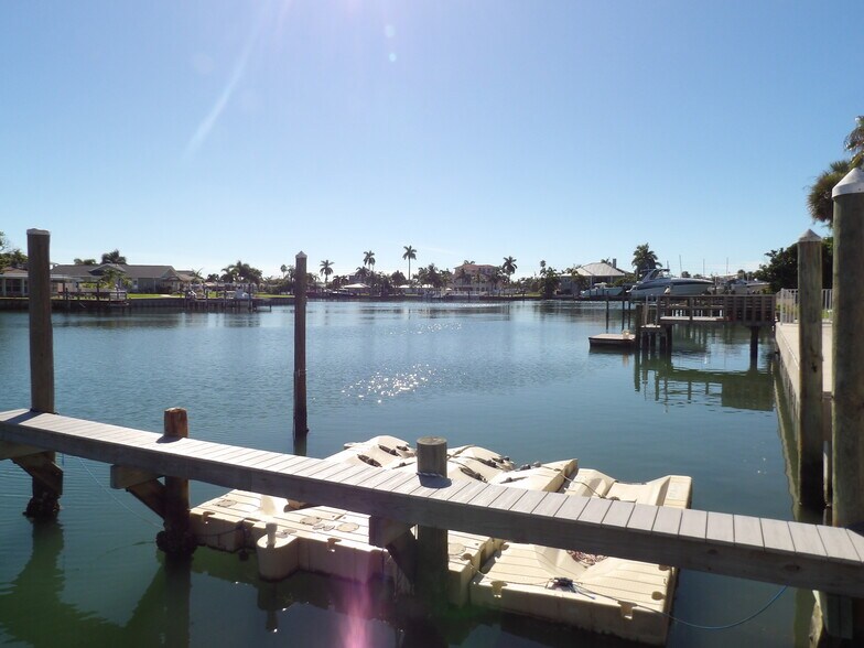 11705 3rd St E, Treasure Island, FL à vendre - Photo de l’immeuble – Image 3 sur 24