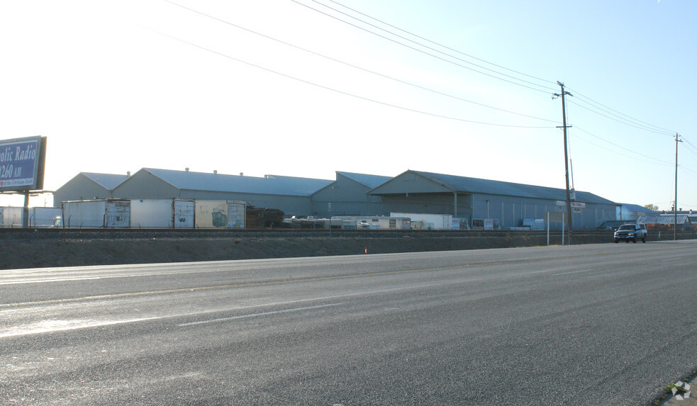 105 Leavesley Rd, Gilroy, CA à louer - Photo de l’immeuble – Image 1 sur 4