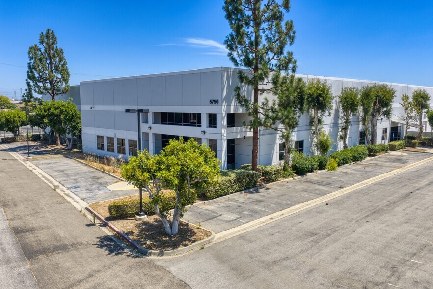 5750-5760 Grace Pl, Commerce, CA à vendre - Photo de l’immeuble – Image 3 sur 18