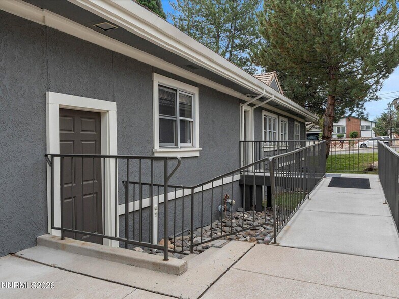 441 W Plumb Ln, Reno, NV à vendre - Photo de l’immeuble – Image 3 sur 53