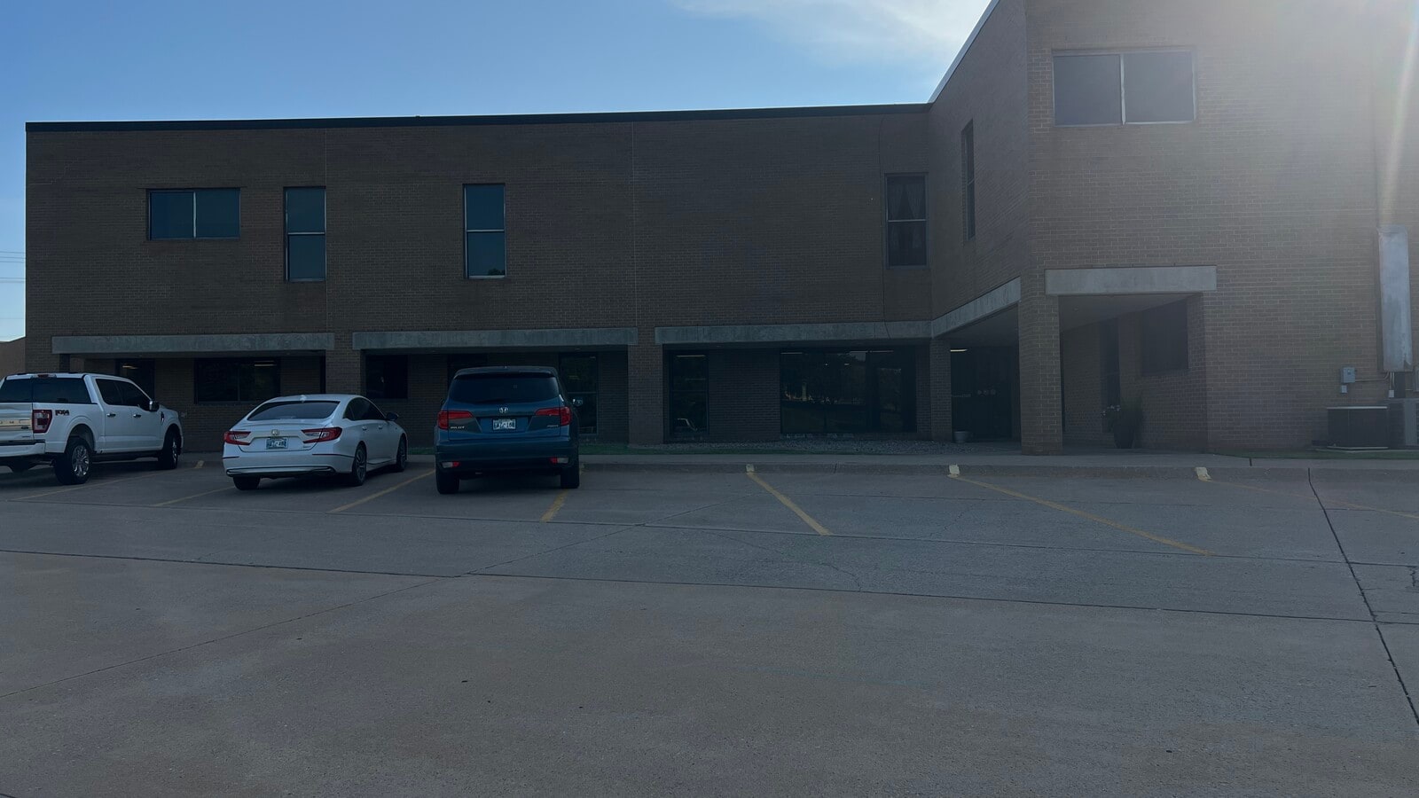 615 E Oklahoma Ave, Enid, OK 73701 - Lot 102 - - Photo intérieure - Image 1 of 20