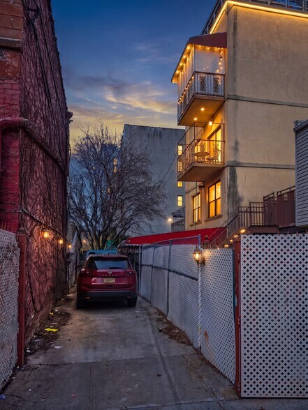 360 S 3rd St, Brooklyn, NY à vendre - Photo de l’immeuble – Image 1 sur 22