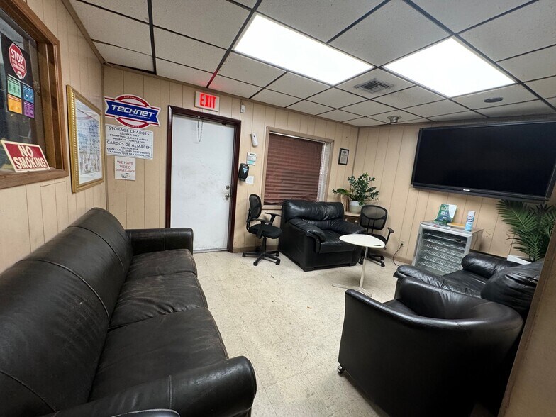 2355 NW 30th St, Oakland Park, FL à vendre - Photo de l’immeuble – Image 2 sur 6