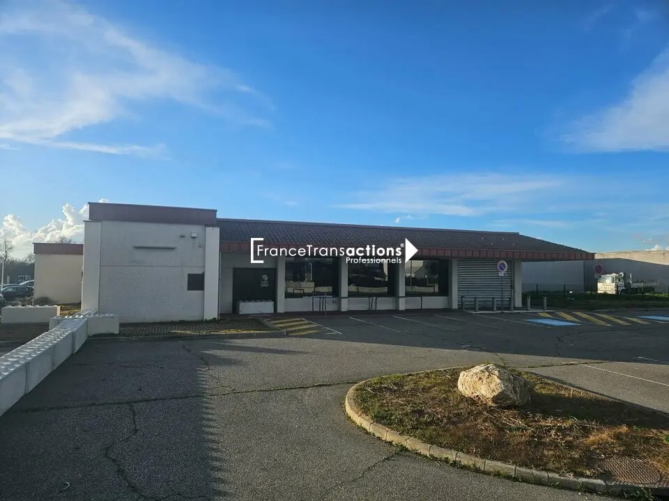 Local commercial dans La Salvetat-Saint-Gilles à louer Photo de l’immeuble– Image 1 sur 3