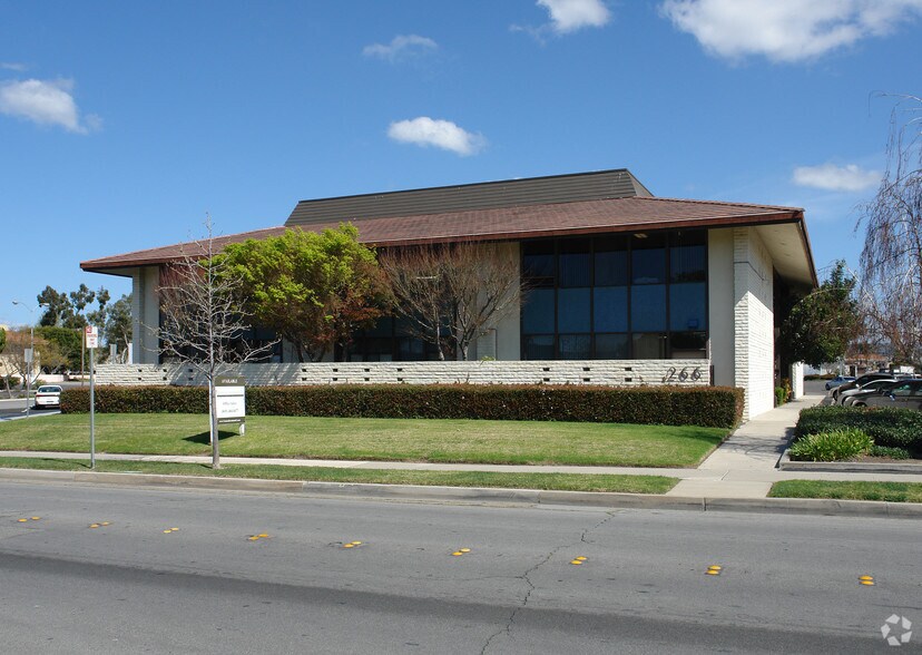 266 Mobil Ave, Camarillo, CA à louer - Photo de l’immeuble – Image 3 sur 5