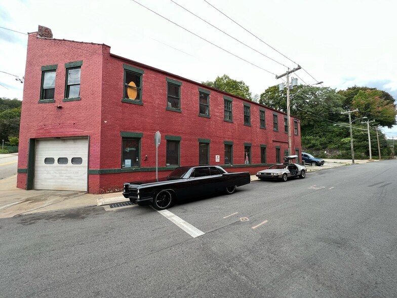 4 Willow St, Norwich, CT à vendre - Photo de l’immeuble – Image 1 sur 16