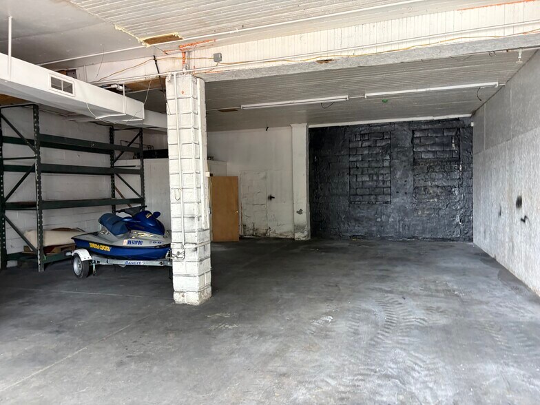 550 W Bridge St, Morrisville, PA à louer - Photo de l’immeuble – Image 3 sur 3