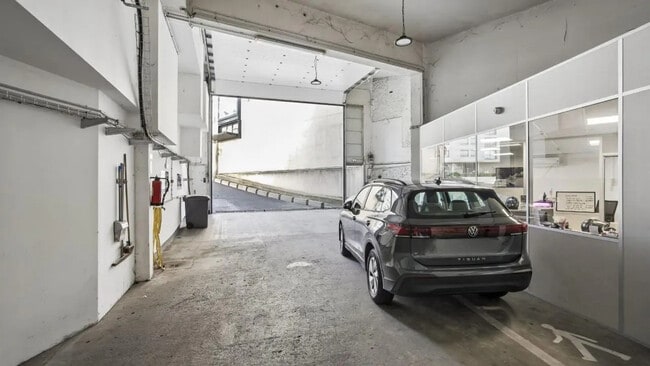 Plus de détails pour Bureau, Local d'activités à louer