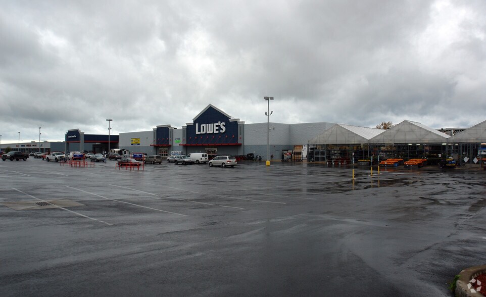 445 State Route 104 E, Oswego, NY à louer - Photo principale – Image 1 sur 2