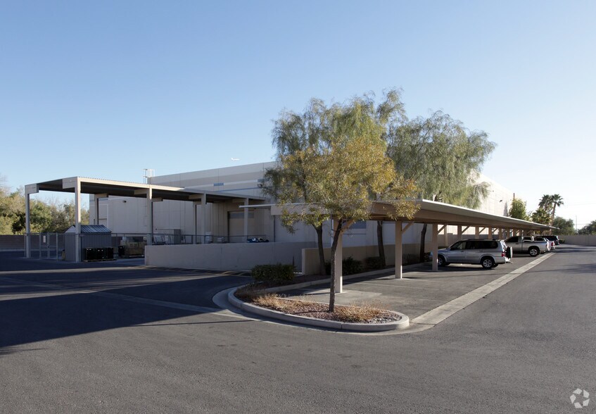 1660 Pama Ln, Las Vegas, NV à louer - Photo de l’immeuble – Image 3 sur 5