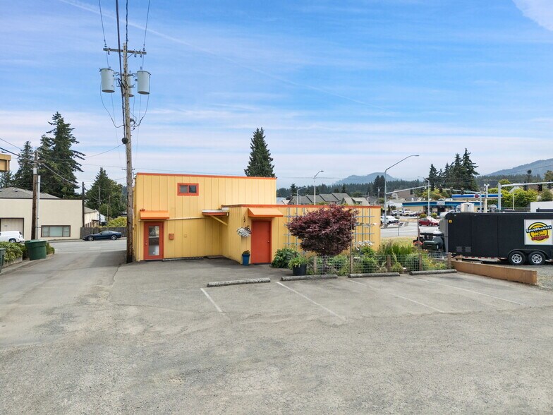 710 S Lincoln St, Port Angeles, WA à vendre - Photo de l’immeuble – Image 2 sur 41