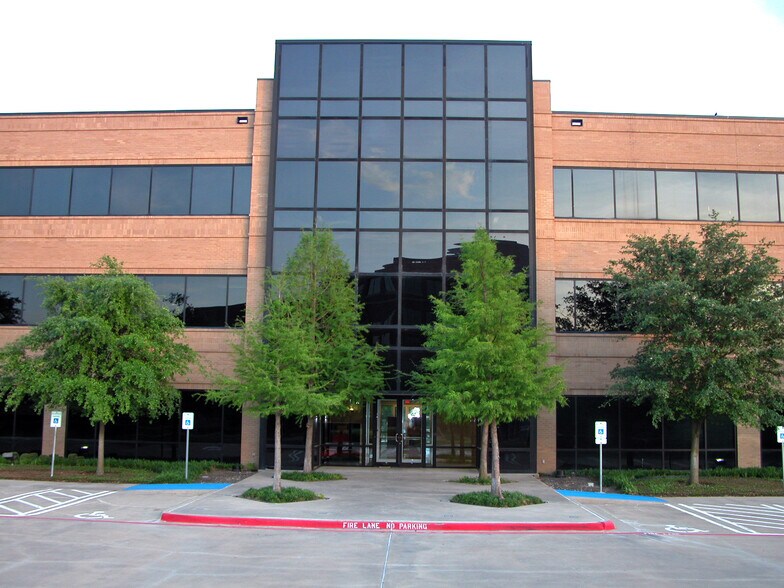 2050 N Greenville Ave, Richardson, TX à vendre - Photo de l’immeuble – Image 1 sur 15