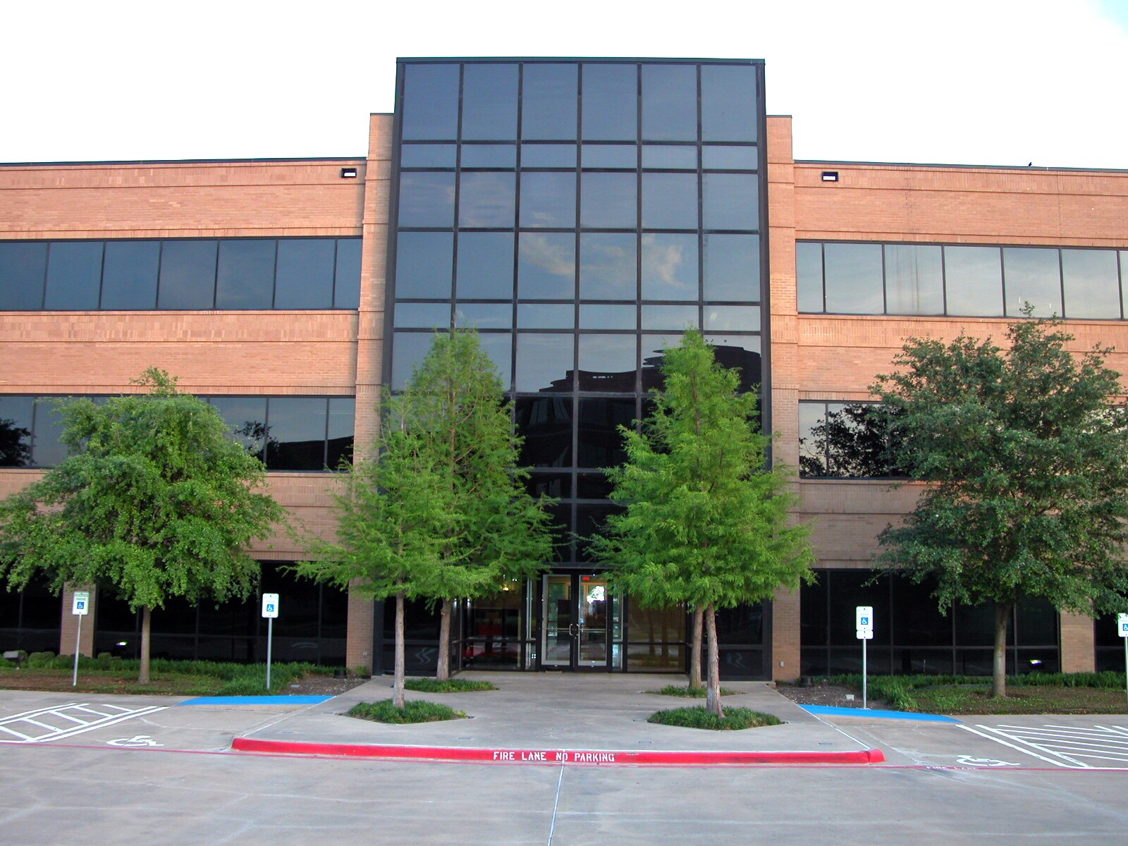 2050 N Greenville Ave, Richardson, TX à vendre Photo de l’immeuble– Image 1 sur 16