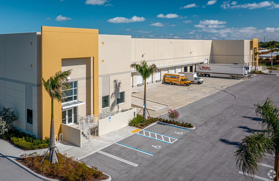 1210 SW 35th Ave, Boynton Beach, FL à louer - Photo de l’immeuble – Image 2 sur 14