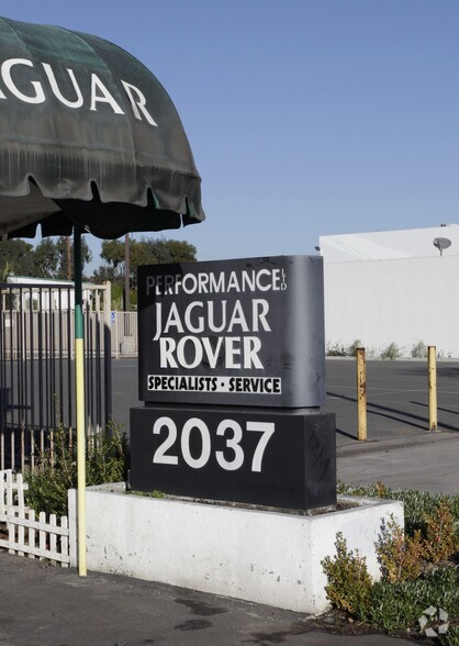 2037 Harbor Blvd, Costa Mesa, CA à louer - Photo de l’immeuble – Image 3 sur 3