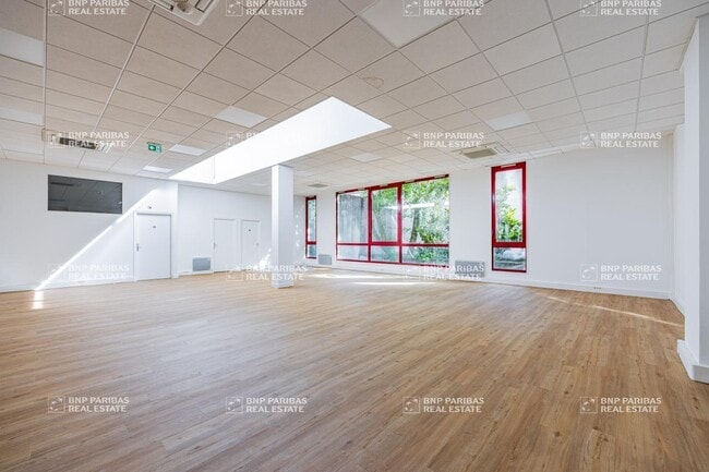 Plus de détails pour Bureau à louer