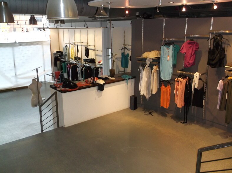 5428 Boul Saint-Laurent, Montréal, QC à vendre - Photo intérieure – Image 2 sur 10