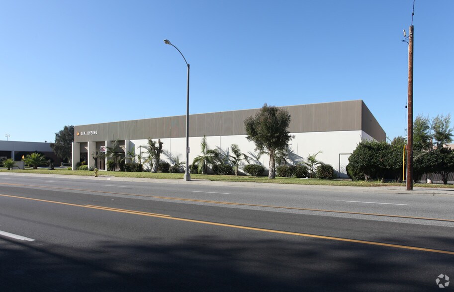 11217 Shoemaker Ave, Santa Fe Springs, CA à louer - Photo de l’immeuble – Image 3 sur 3