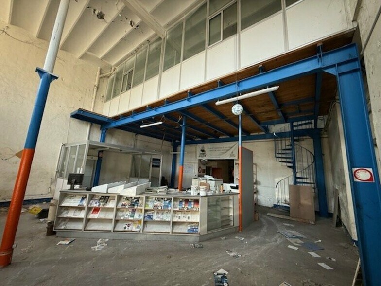 27 Rue Du Marche, Marseille à louer - Photo de l’immeuble – Image 2 sur 4