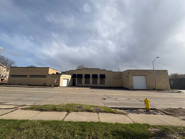 500 Auburn Rd, Pontiac, MI à louer - Photo de l’immeuble – Image 1 sur 8