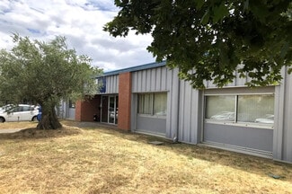 Plus de détails pour Local d'activités à louer