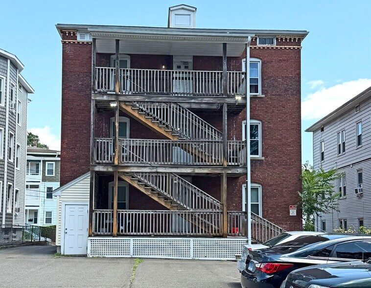 68 Booth St, New Britain, CT à vendre - Photo de l’immeuble – Image 3 sur 10