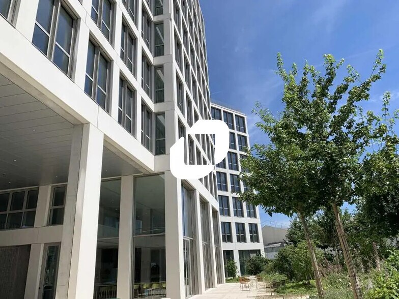 Bureau dans Aubervilliers à louer - Photo de l’immeuble – Image 3 sur 13