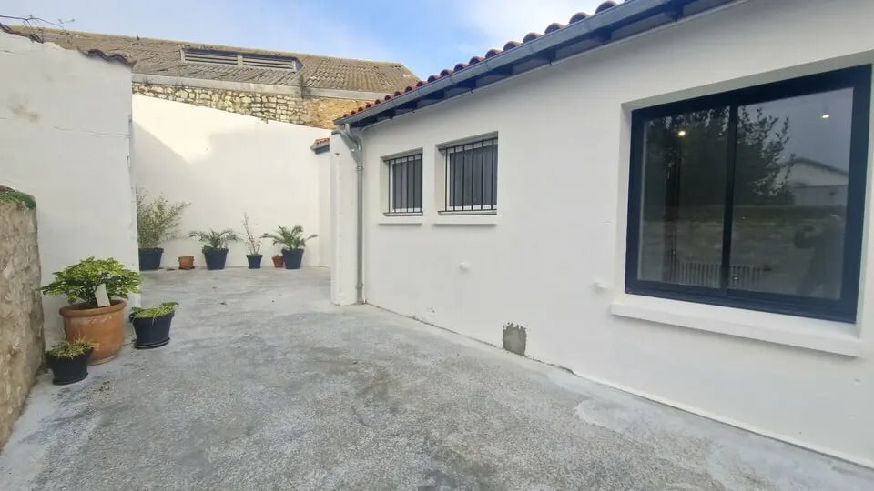 Bureau dans La Rochelle à vendre - Photo de l’immeuble – Image 2 sur 4