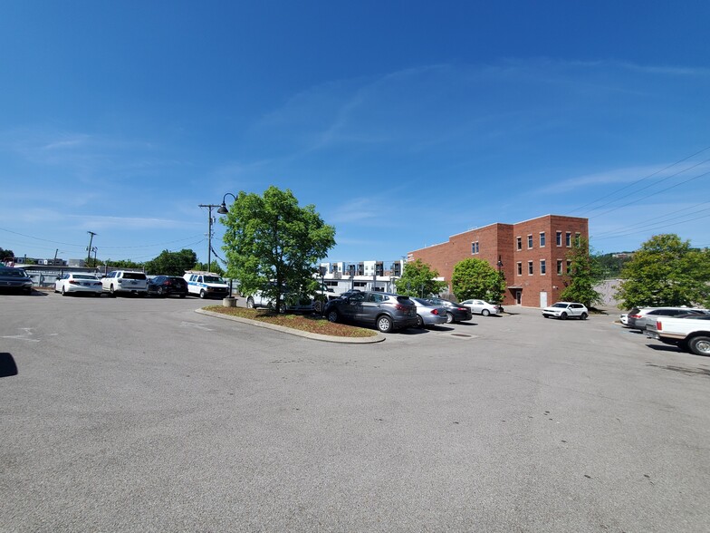 325 Cherokee Blvd, Chattanooga, TN à louer - Photo de l’immeuble – Image 2 sur 21