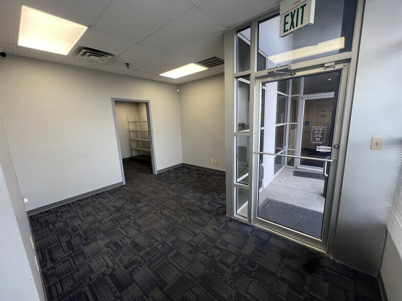 7301 Georgetown Rd, Indianapolis, IN à louer - Photo de l’immeuble – Image 3 sur 7