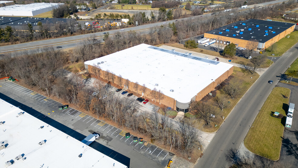 107 Gaither Dr, Mount Laurel, NJ à louer - Photo de l’immeuble – Image 2 sur 4