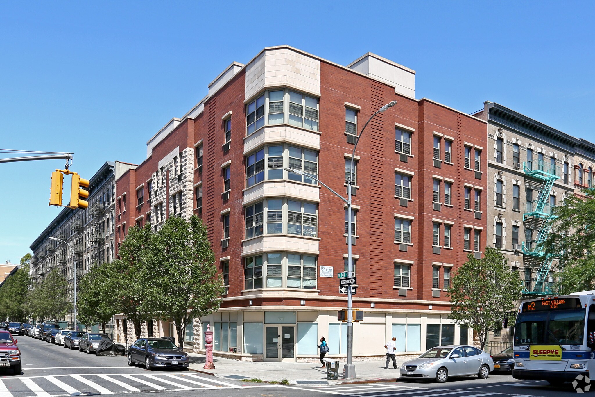 201 W 148th St, New York, NY à louer Photo de l’immeuble– Image 1 sur 5